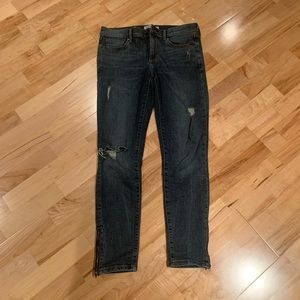Banana republic distressed jeans w ankle zippers